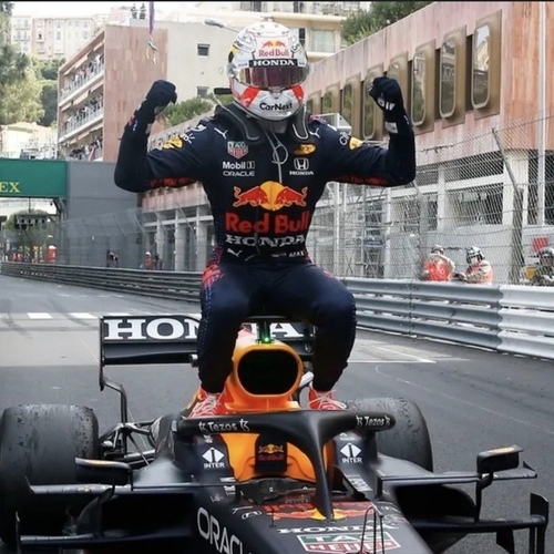 فيرستابن يفوز بجولة "موناكو" ويتصدر بطولة العالم للسائقين "مؤقتاً"