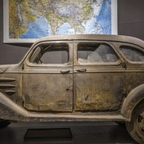 آلة الزمن: صور وسعر أول سيارة في تاريخ تويوتا