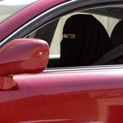 تونسيات لتدريب السعوديات على قيادة السيارات
