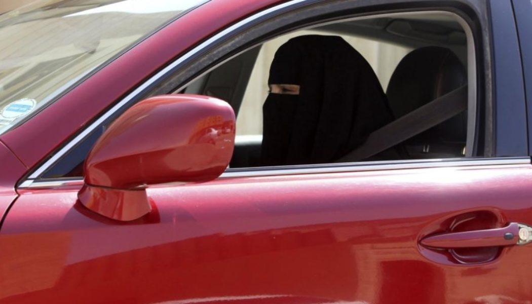 تونسيات لتدريب السعوديات على قيادة السيارات