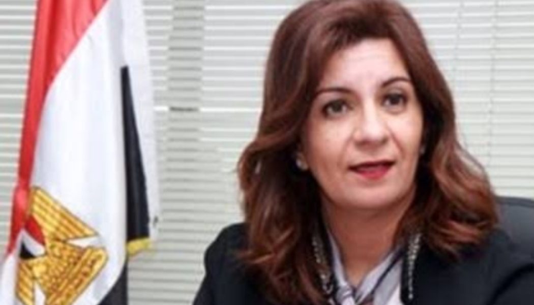 مكرم تؤكد ..الغاء قرار اعفاء سيارات المغتربين المصريين من الجمارك ..والبنك المركزى يقسط قيمة الجمارك لهم