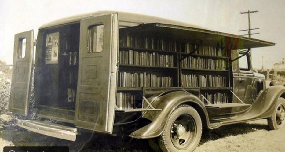 عندما تحولت السيارات إلى مكتبات متحركة