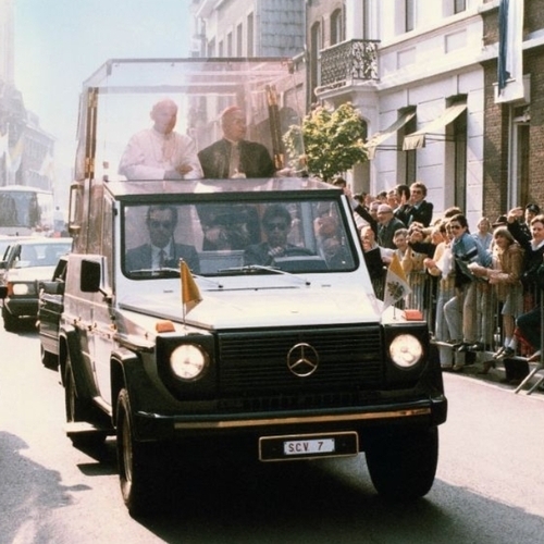 سيارة البابا المبنية على مرسيدس G-Class تحتفل بعامها الـ 40