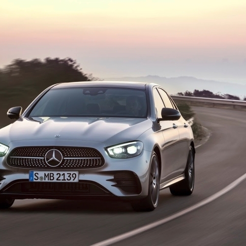 مرسيدس-بنز تقدم الفئة E-Class الجديدة في السوق المصري