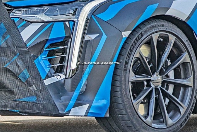 كاديلاك CT4 بلاك وينج 2022 تأتي بعجلات مغنيسيوم