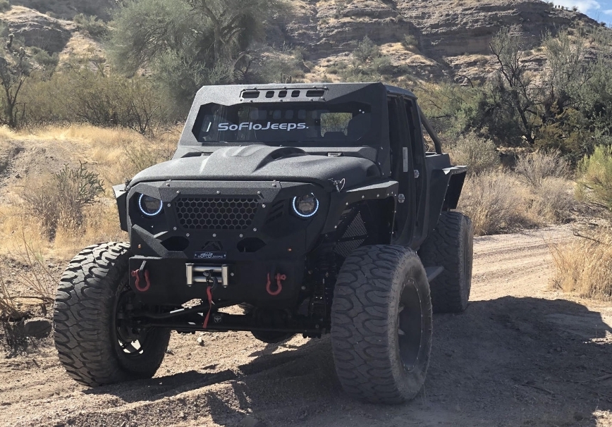 جيب SF 6x6G شاحنة  مخيفه ب 6 عجلات وبقدرة جر 12 ألف رطل