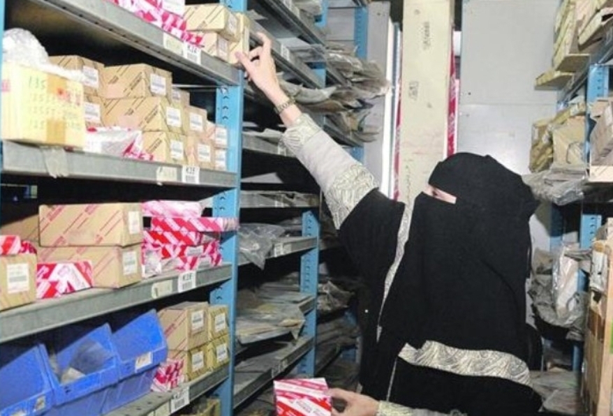 سعوديات يبرعن في تجارة قطع غيار السيارات