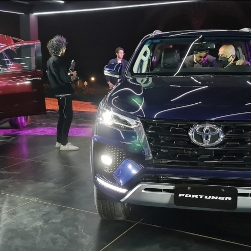 تويوتا مصر تقدم فوريتشنر  2022 للسوق المصرى فئة ال 4x4  قدمت ب 925وزات الدفع الأمامي 775 الف