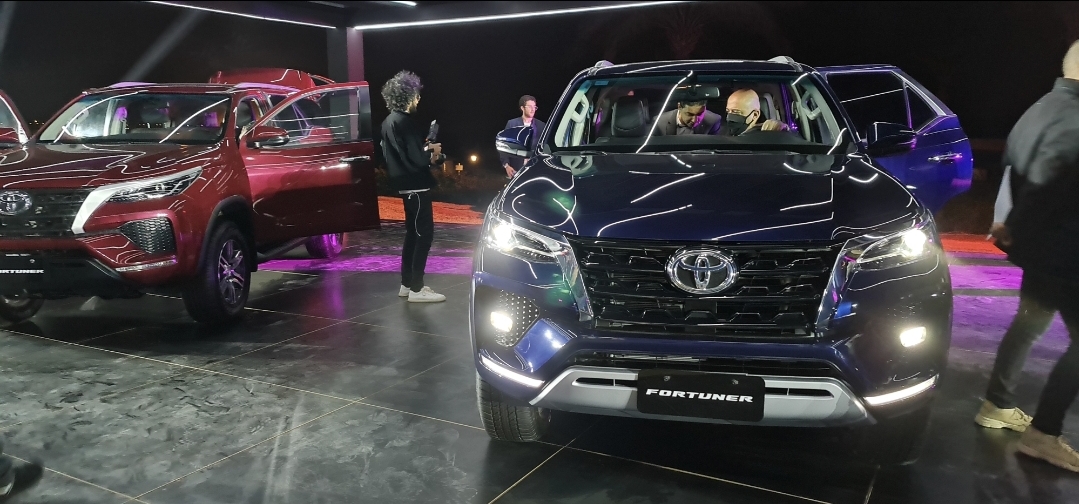 تويوتا مصر تقدم فوريتشنر  2022 للسوق المصرى فئة ال 4x4  قدمت ب 925وزات الدفع الأمامي 775 الف