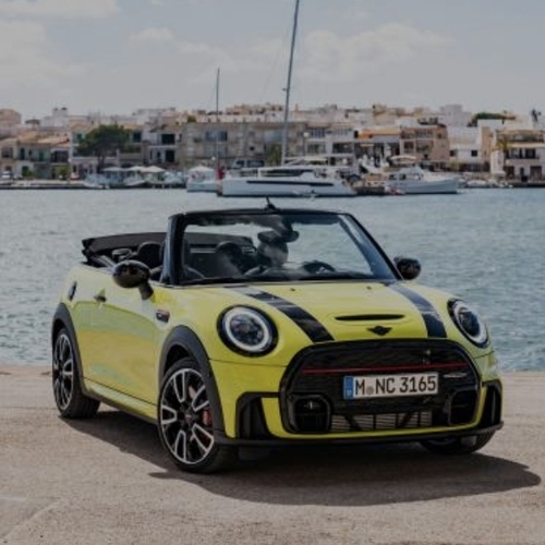 إعادة تحميل الأناقة والأداء الفرديين: MINI John Cooper Works و MINI John Cooper Works Convertible