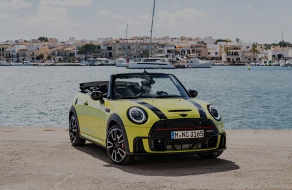 إعادة تحميل الأناقة والأداء الفرديين: MINI John Cooper Works و MINI John Cooper Works Convertible