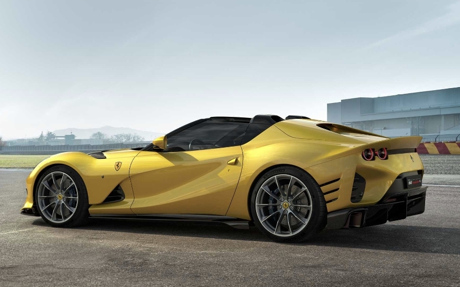 فيراري تطلق موديلات Competizione 812 الجديدة بأقوى محرك V12 في تاريخ العلامة
