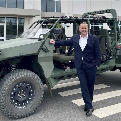 جنرال موتورز تكشف عن مركبة عسكرية جديدة لنقل الجنود