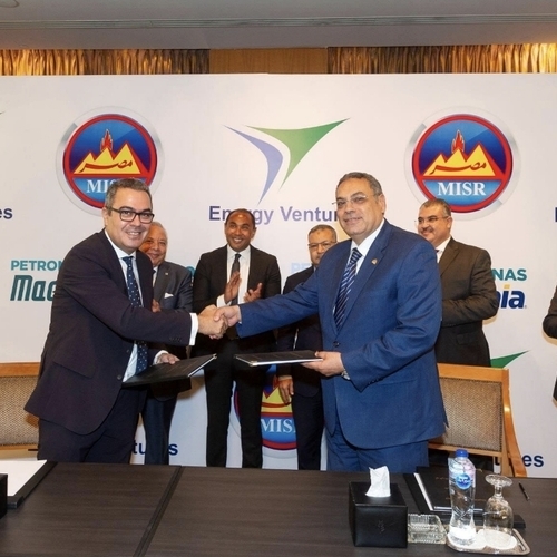 EV للخدمات البترولية ومصر للبترول يوقعان عقد لخلط وتعبئة الزيوت