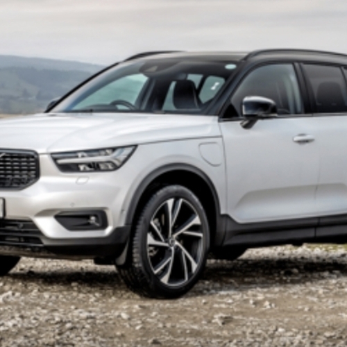 فولفو XC40 موديل 2021: مميزات والعيوب