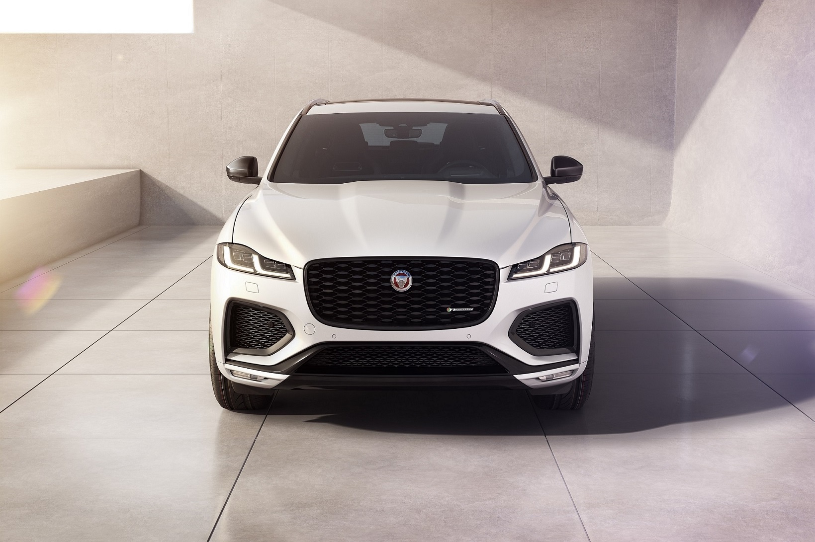 طرح طراز جديد من سيارة جاكوار F-PACE وتحسين ميزاتها التكنولوجية