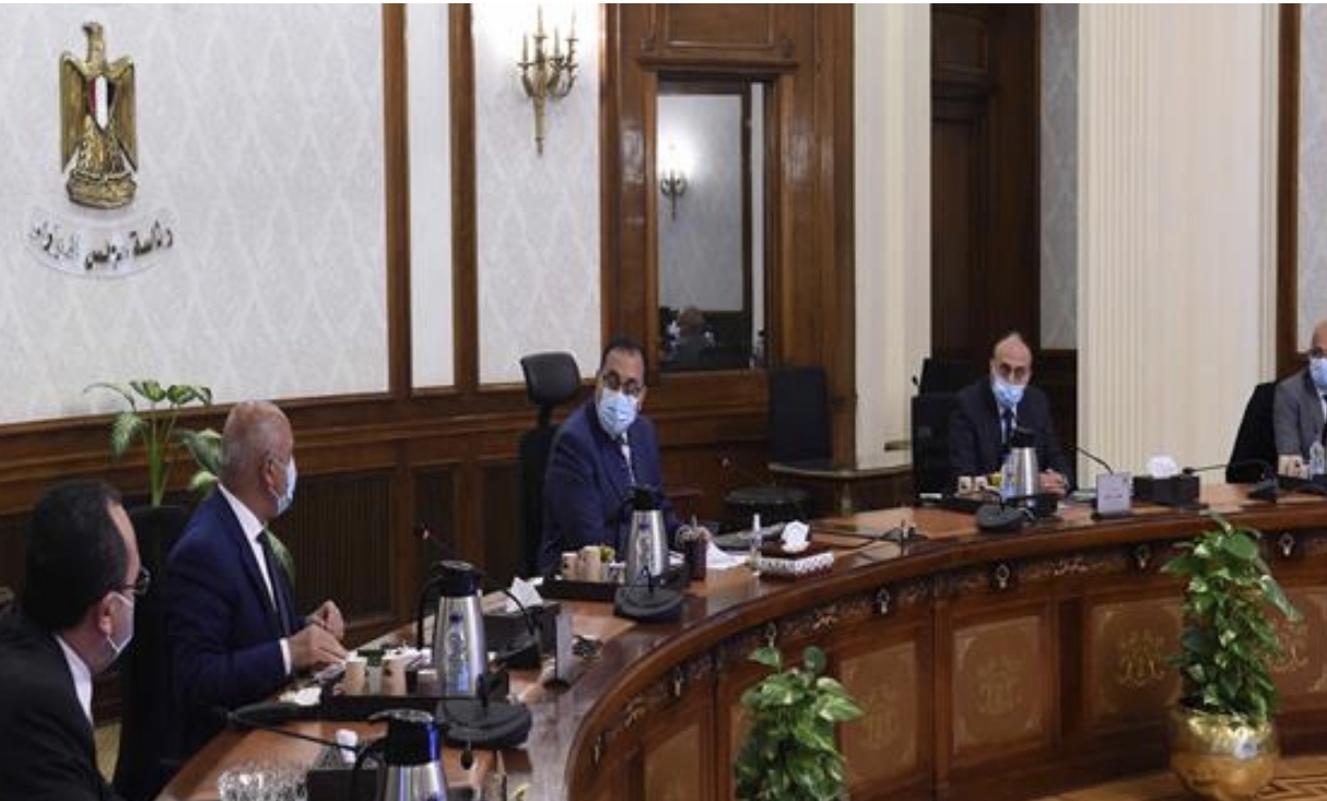بعد حادث سقوط سيارة.. رئيس الوزراء: الإسراع في إنشاء محور منشأة القناطر