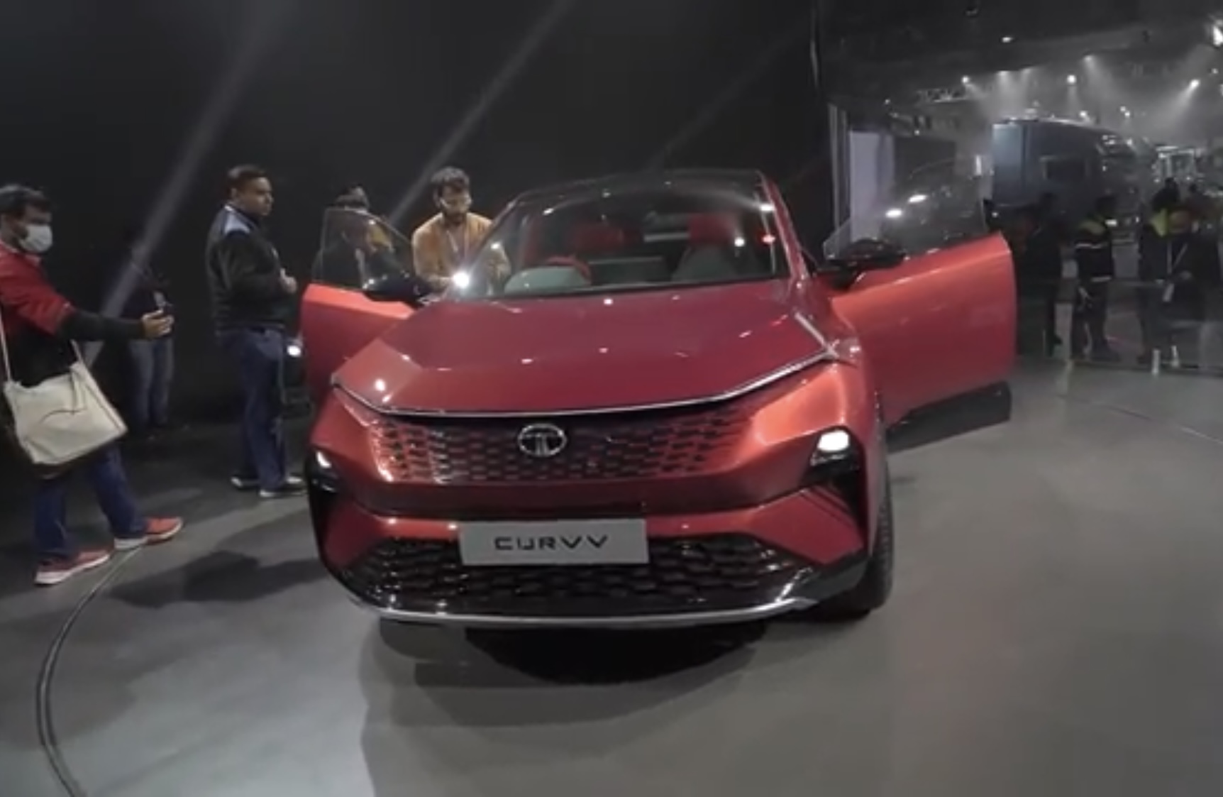 Tata الهندية تدخل عالم السيارات المتطورة من أوسع أبوابه