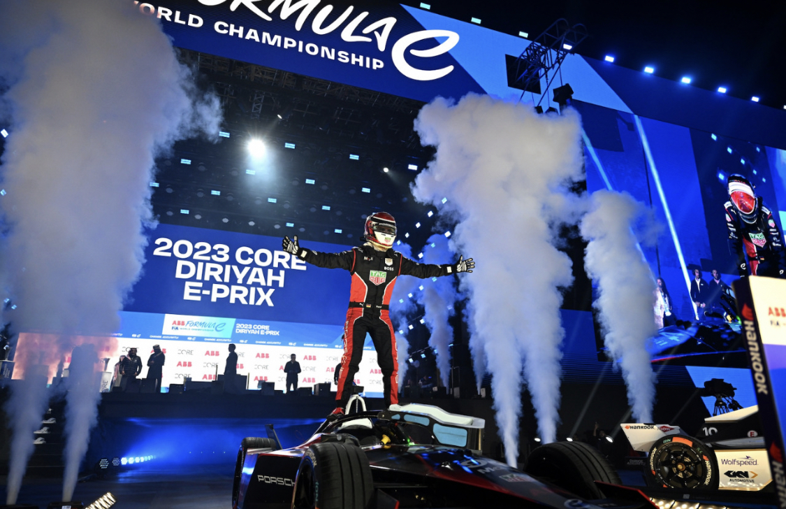 باسكال فيرلاين وبورشه يخطفان الفوز في سباق الدرعية للفورمولا الكهربائية (Formula e)