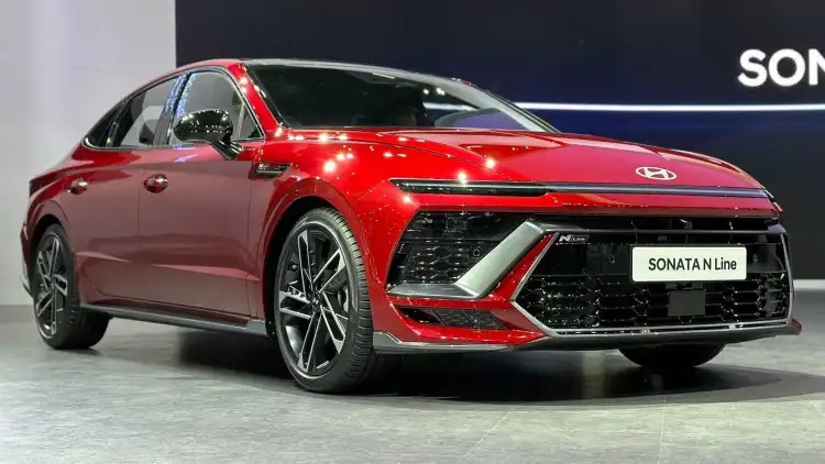 شاهد هيوندي سوناتا إن لاين 2024 تتجول بدون أدني تمويه بالولايات المتحدة