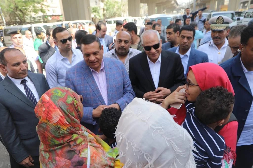 المشهد الدائم الحدوث في مصر  محافظين ووزير التنمية المحلية يتابعون تطبيق التعريفة الجديدة للمواصلات العامة