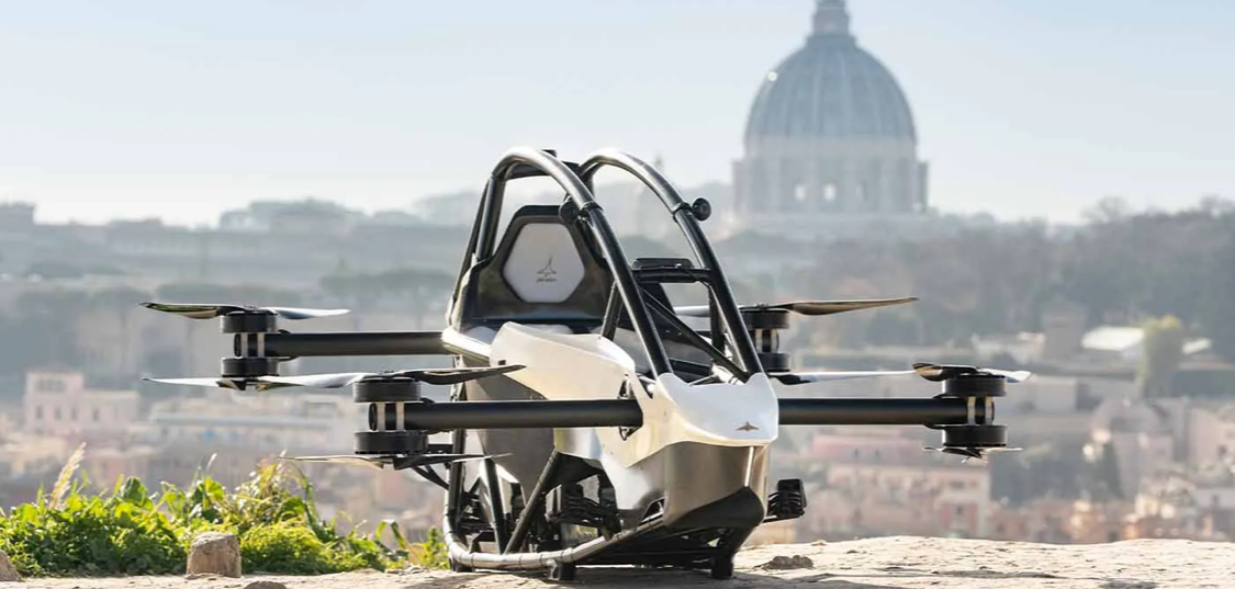 أصبحت السيارة الطائرة Jetson ONE أول سيارة معتمدة من eVTOL للطيران في إيطاليا