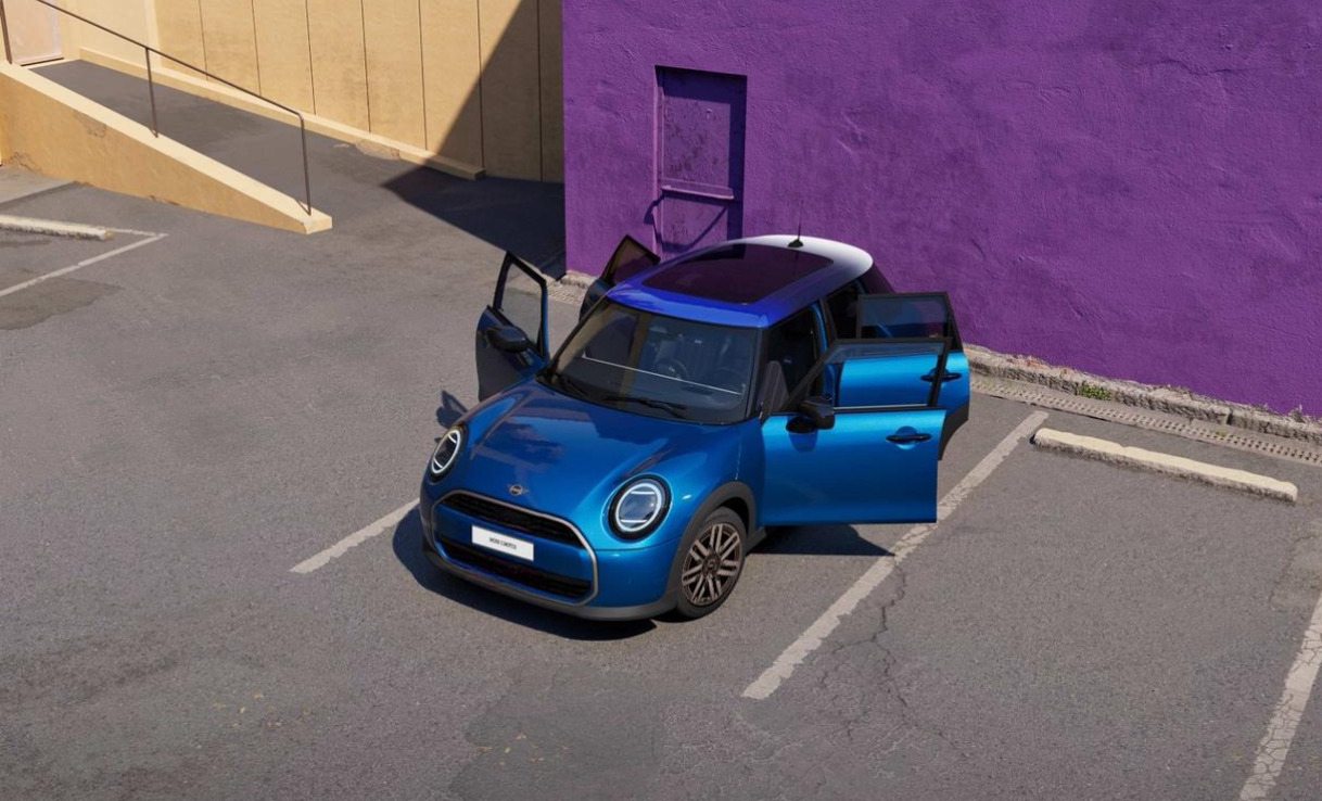 ‏MINI   تُطلق MINI Cooper  خماسية الأبواب الجديدة كليًّا في السوق المصرية
