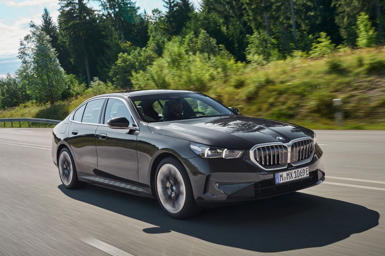 جلوبال أوتو للسيارات" تقدم النسخة BMW 520i Luxury الجديدة ذات المحرك ١.٦ لتر رباعي الاسطوانات في السوق المصرية