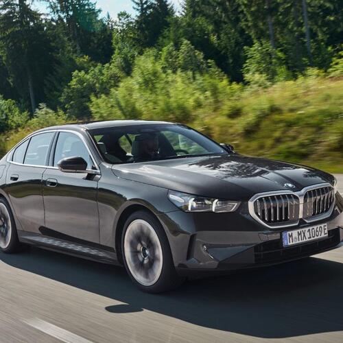 جلوبال أوتو للسيارات" تقدم النسخة BMW 520i Luxury الجديدة ذات المحرك ١.٦ لتر رباعي الاسطوانات في السوق المصرية