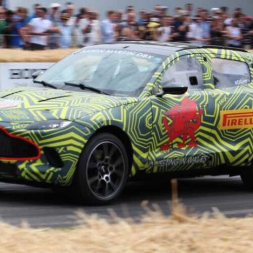 أستون مارتن تقول إن DBX الـ SUV ستكون أهم سياراتها على الإطلاق