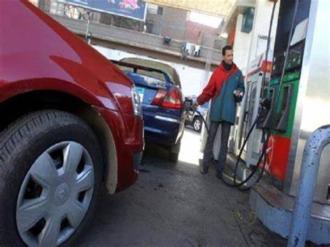 هل يجب إيقاف تشغيل السيارة في محطات الوقود؟