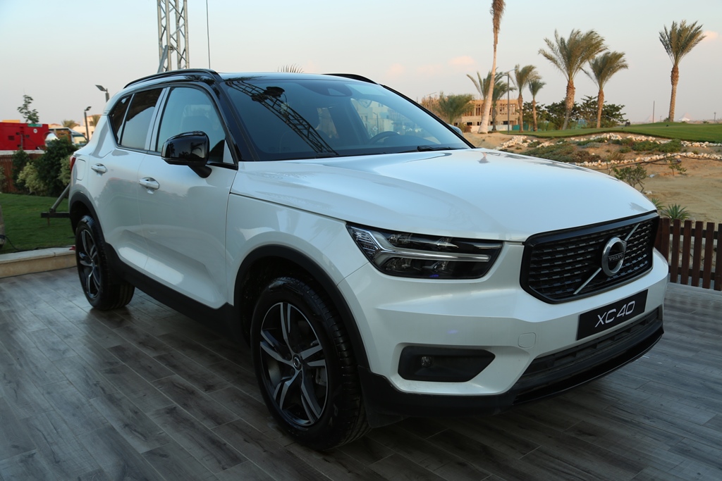 xc40  من فولفو ..سيارة تجمع بين روعة التصميم وقوة المحرك ومتانة الهيكل والارتفاع عن الارض لتوفر معدلات السلامة والامان وقوة الاداء